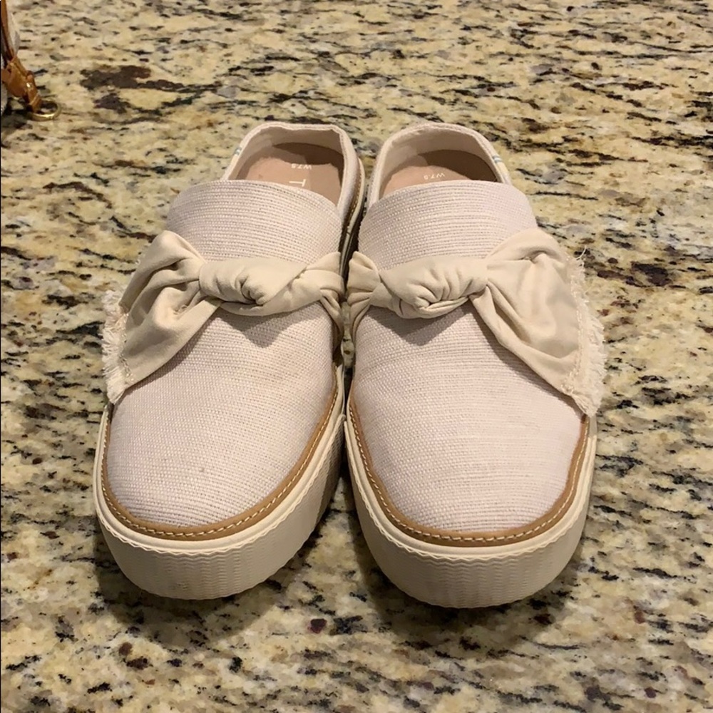 Toms bow slip ons